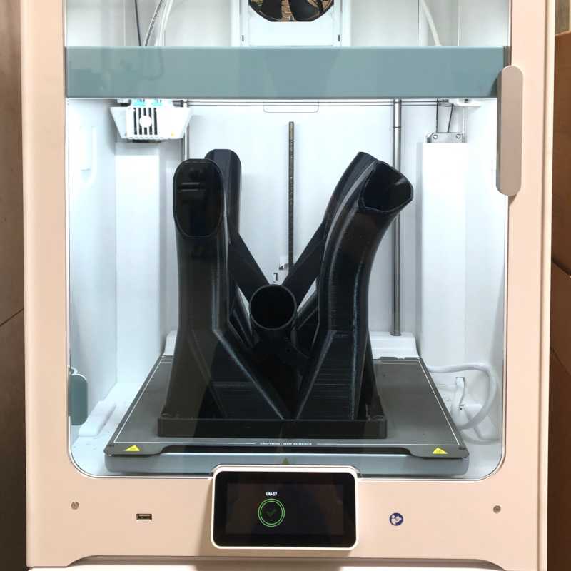 3D-Drucker mit fertigem Teil